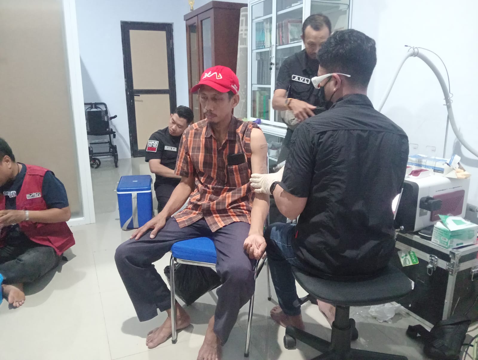 Puluhan Warga Ikut Hapus Tatto Yang Digelar Mahtan 