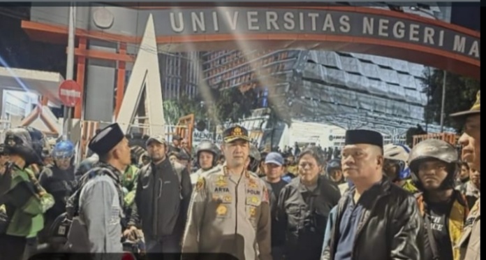 Polrestabes Makassar Persuasif Redam Kericuhan Mahasiswa UNM dan Driver Ojol 