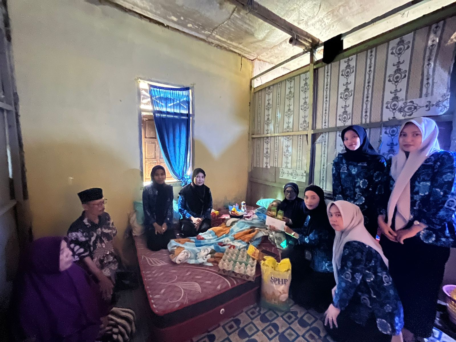 LPMPK Sinjai Salurkan Bantuan Sosial untuk Penderita Kanker Payudara di Lamatti Rilau