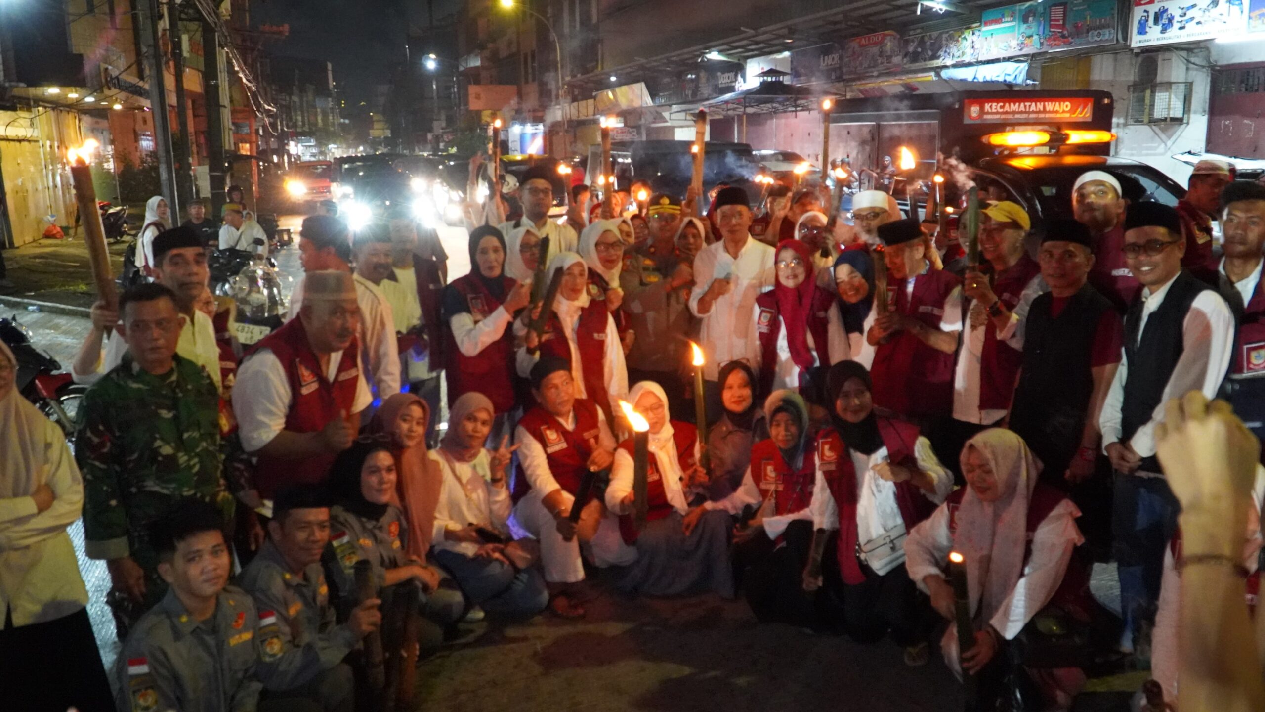 Semarak Malam Takbiran, Kecamatan Wajo Gelar Pawai Obor, Warga Antusias Sambut Idul Fitri 1447 H