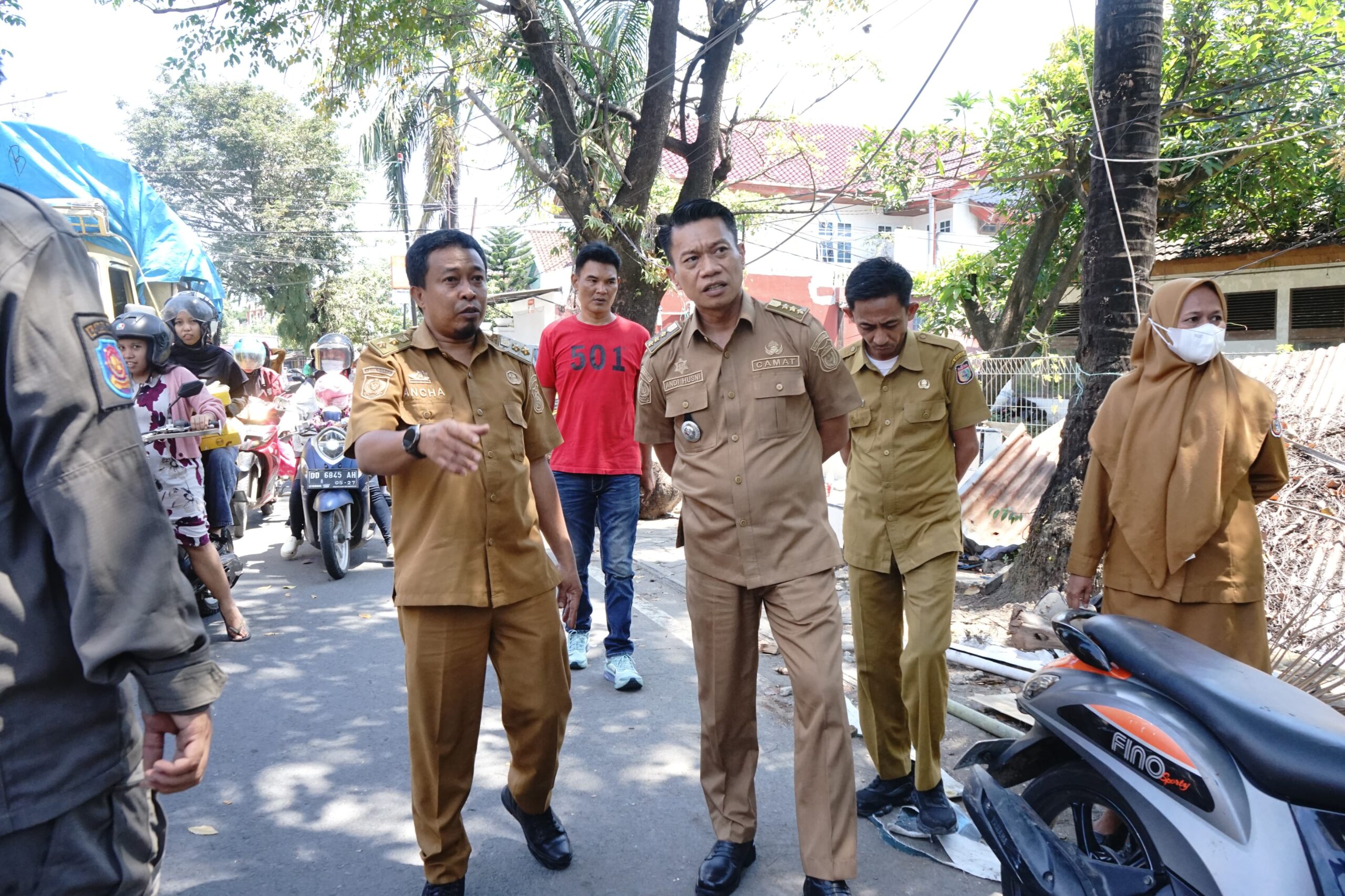 Camat Tallo Pimpin Penertiban PK5 di Kalukuang, Tegakkan Fungsi Drainase dan Trotoar Secara Persuasif