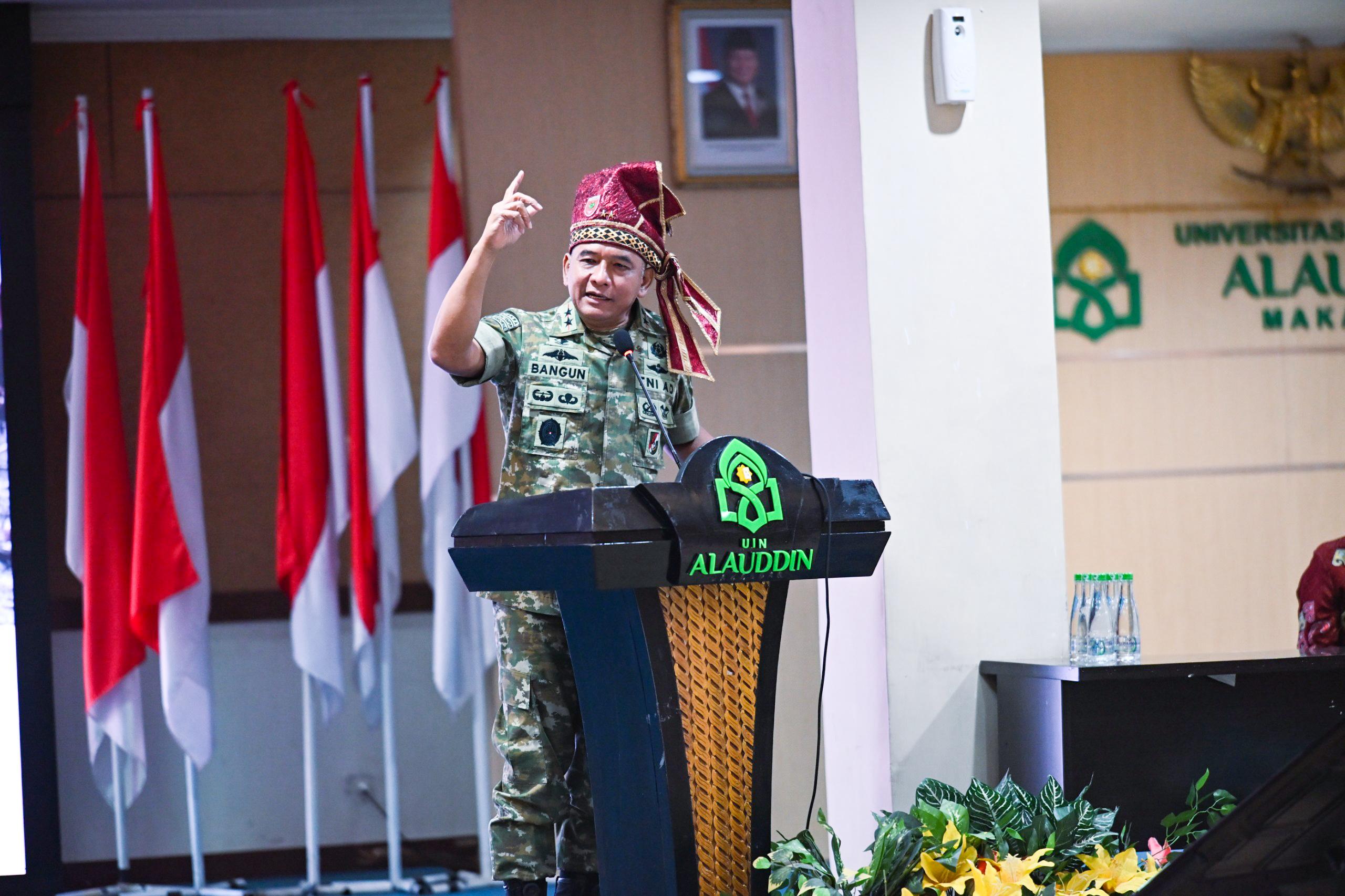 Pangdam XIV/Hasanuddin Beri Kuliah Umum di UIN Alauddin Makassar, Bahas Konflik Global