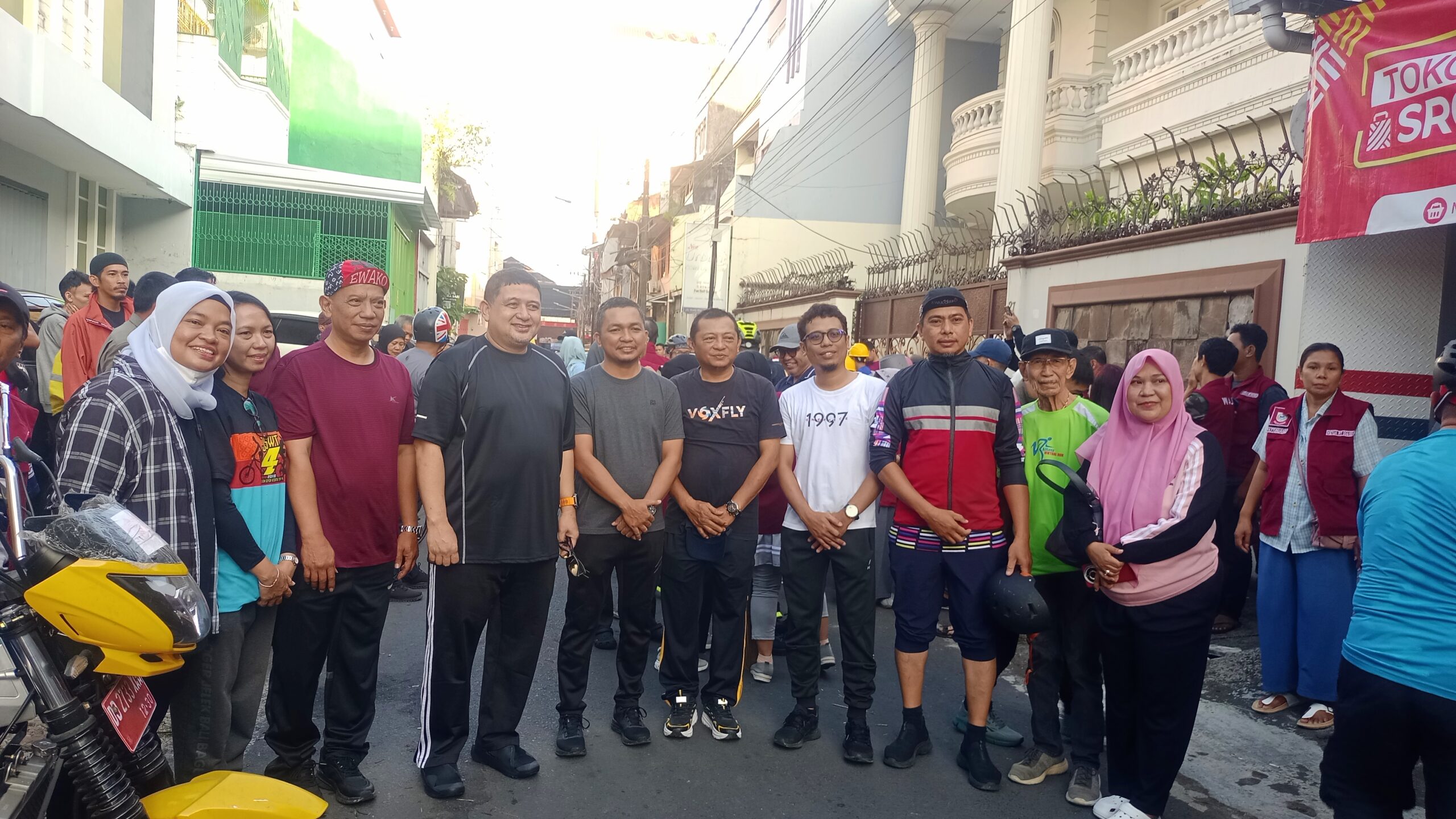 Jumat Bersih di Pattunuang, Wali Kota Makassar Tinjau Langsung Kegiatan Warga