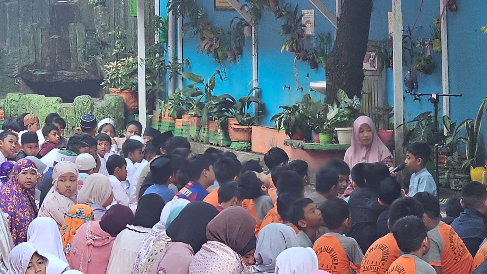 Murid UPT SPF SDN Sangir Rutin Ikuti Program Jumat Ibadah untuk Perkuat Karakter Islami
