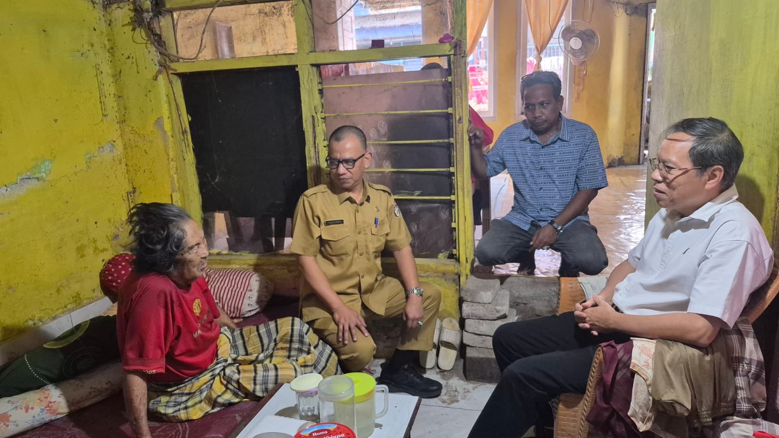 Camat Wajo dan Ketua Permabudhi Sulsel Besuk Mantan Ketua LPM Melayu, Siapkan Bantuan dan Renovasi Kamar