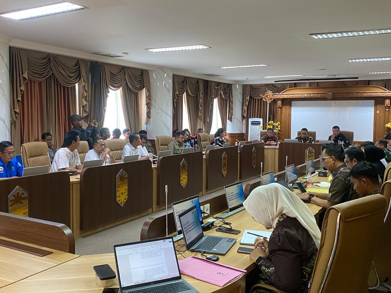 Wabup Kutim Rakor Bersama Sopir Truk, Dugaan Penyalahgunaan BBM Subsidi Jadi Sorotan 