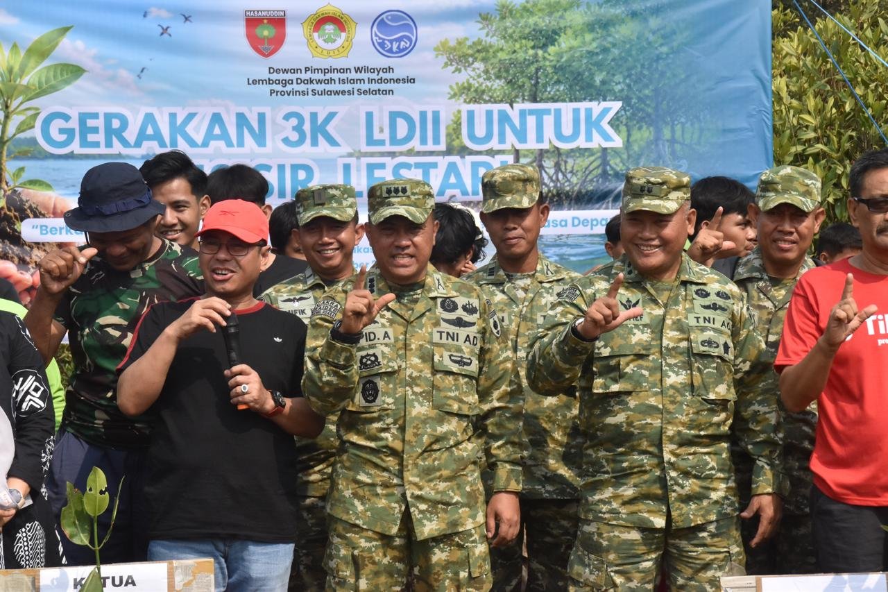 Dorong Pelestarian Pesisir, LDII Sulsel Tanam 1.000 Bibit Mangrove di Lantebung